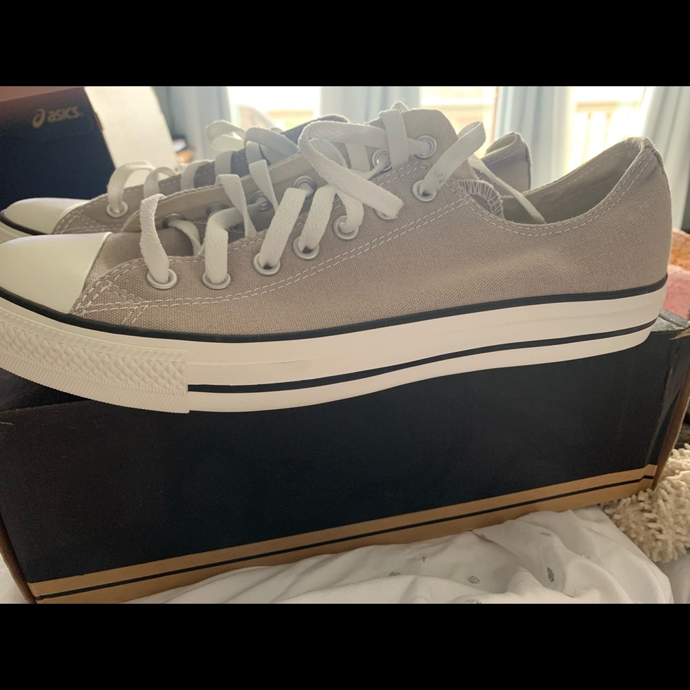MEN’s Converse Chuck Taylors Low New in Box